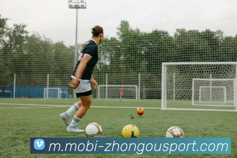 亨德森透露复出计划与杨瀚森库克进行三对三训练备战新赛季